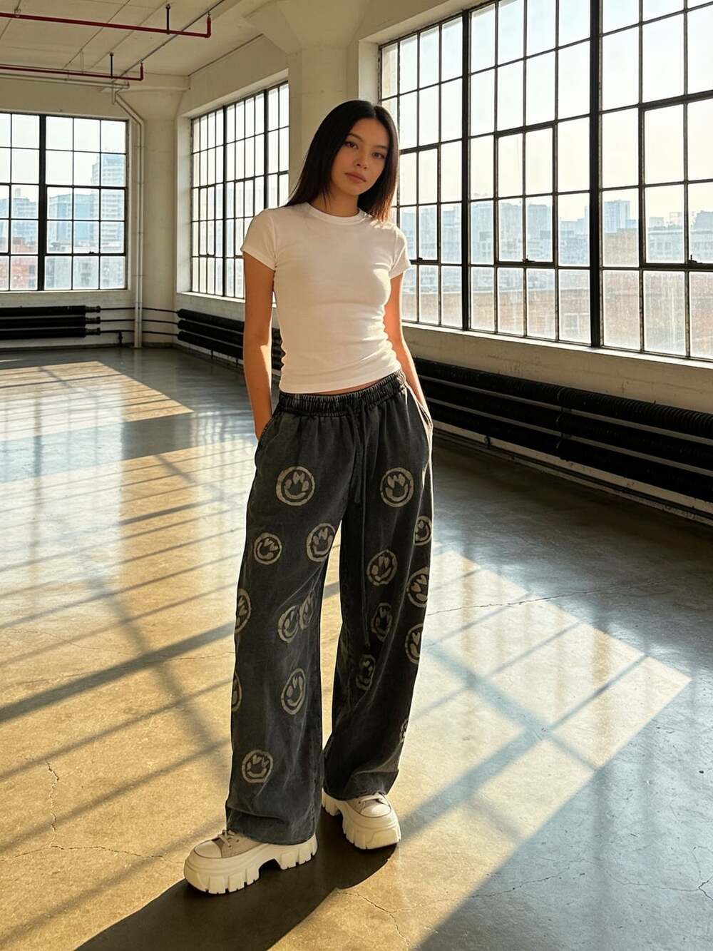 Easel Smiley Face Wide Leg Sweatpants Size L Charcoal